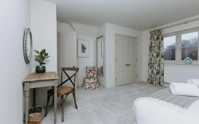 The Dragonfly - Central 2 Bedroom House