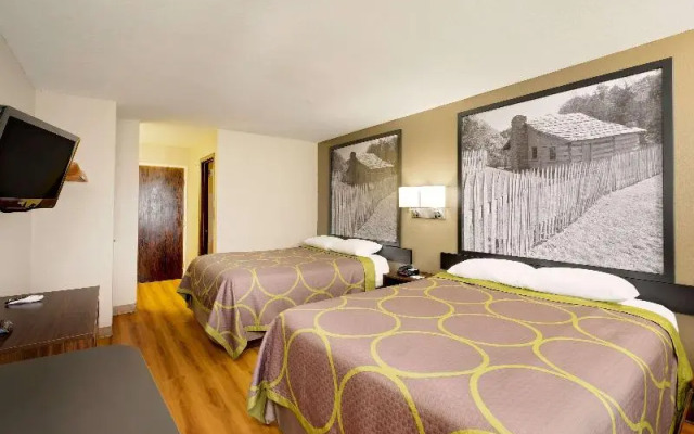 Super 8 By Wyndham Lexington Winchester Rd