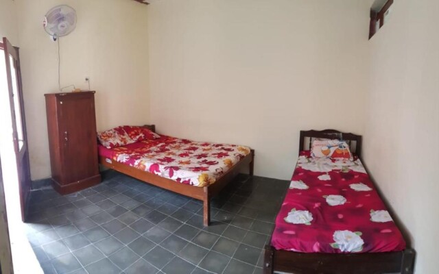 Losmen 2000 Tiga