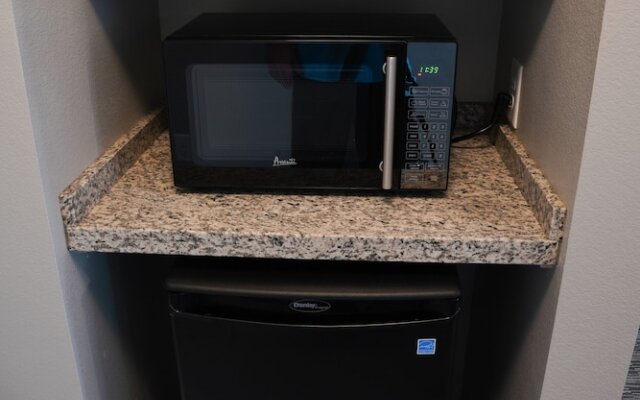 Brookstone Inn And Suites