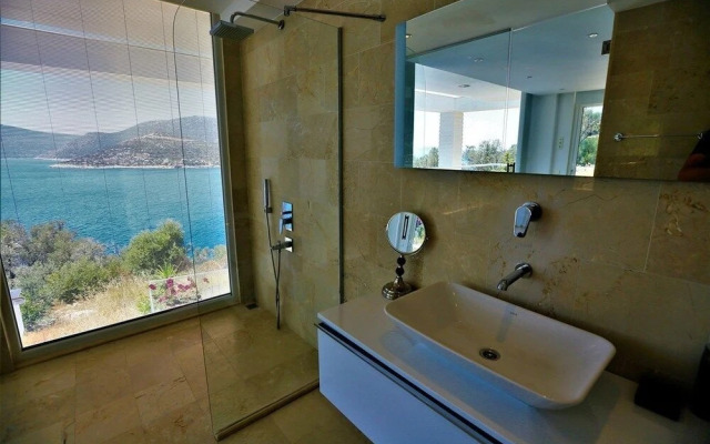 Villa Luminex by Akdenizvillam