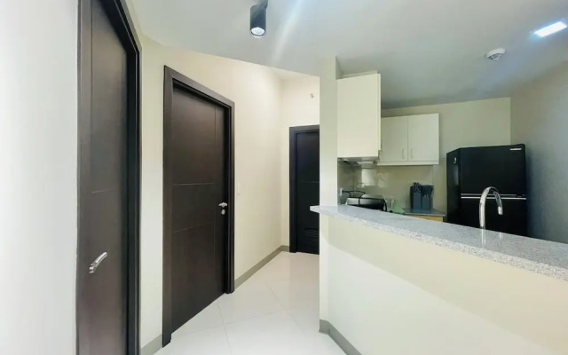 Uptown Parksuites BGC
