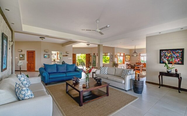 Kanowa , Fully Staffed With Panoramic Views 4 Bedroom Villa