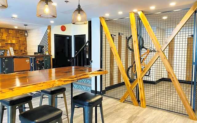 Crash Hotel Squamish