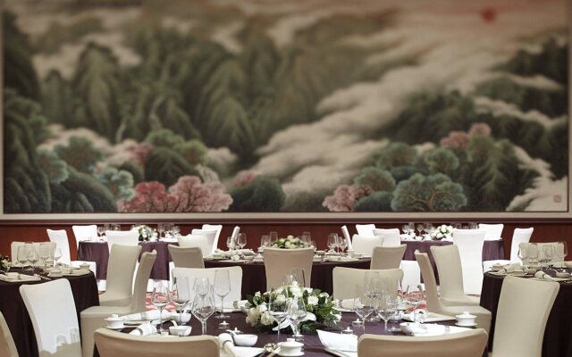 Renaissance Tianjin Lakeview Hotel