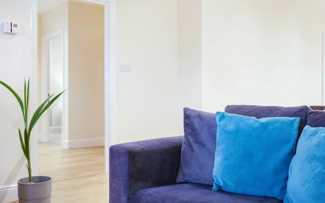 Luxury 3 Bedroom Apartment with Parking