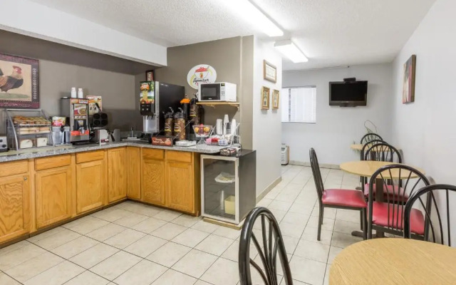 Super 8 Osceola Ia