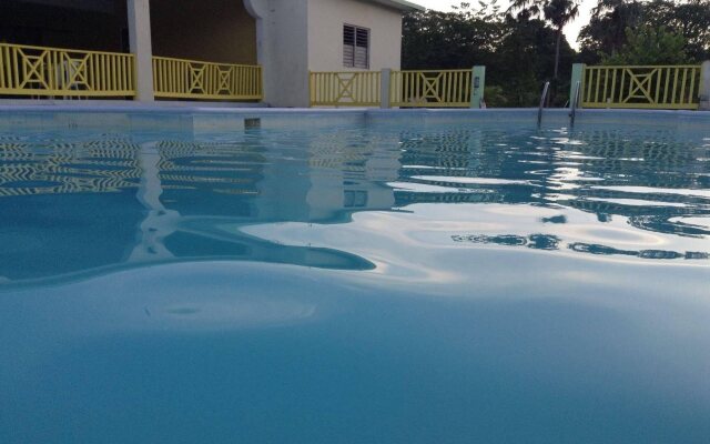 Royale Hummingbird Cliff Hotel