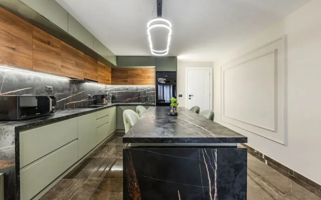 Miracle No 8 Central Modern Duplex