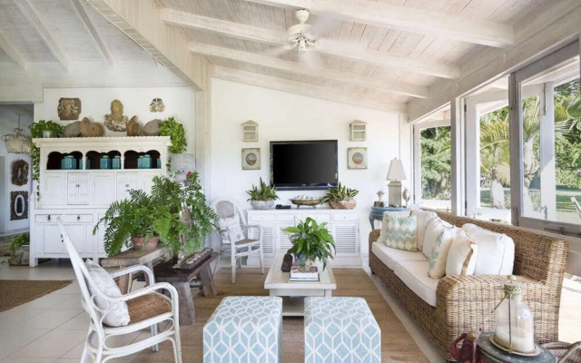 Sunny Vacation Villa 16
