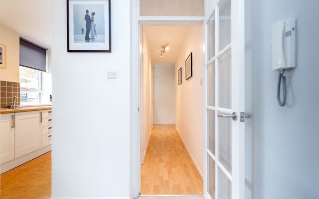 Putney Court - 1 Bed Apartment by BaseToGo