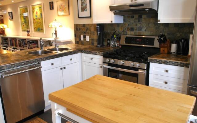 Newly Renovated 3BR Town Home