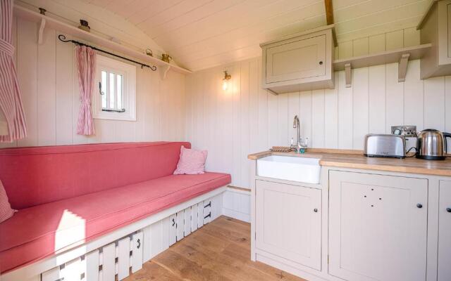 Thyme Shepherds Hut Boundary Farm Air Manage Suffolk