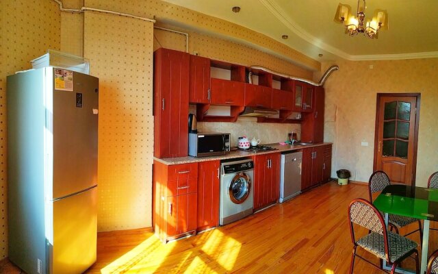 Bakuvi Tourist Apartment E022