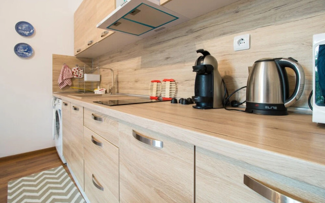 FM Luxury 1-BDR Apartment - Art and Brights