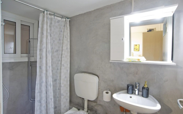 Baroness Apartment in Piraeus