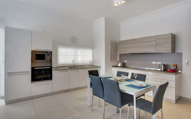 Luxury Apartment IN Fort Cambridge With Pool