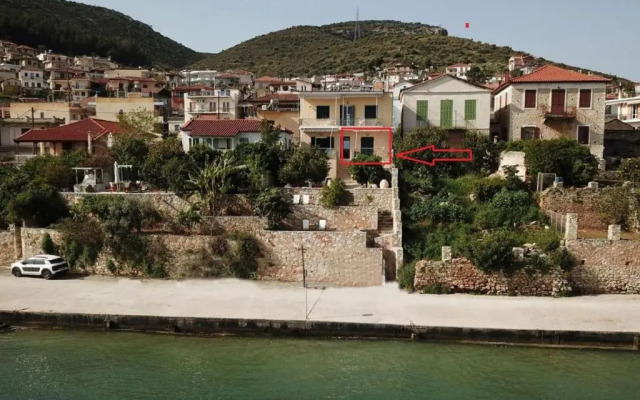 Seafront apartment ΙΙ in Kiveri, near Nafplion.
