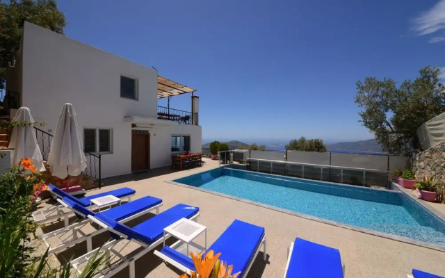 Villa Baris by Akdenizvillam