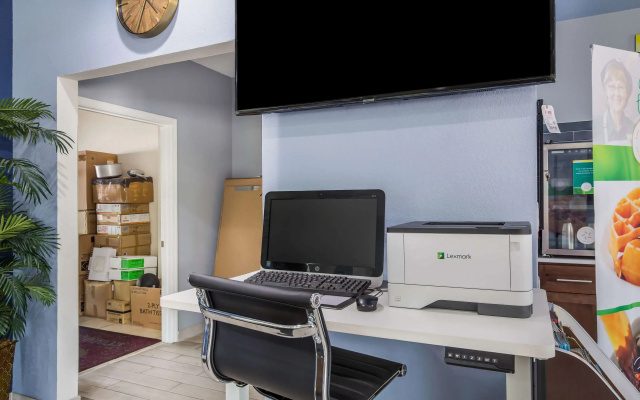 Quality Inn & Suites Suffolk West