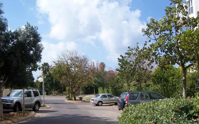 Ramat Poleg, walk to beach