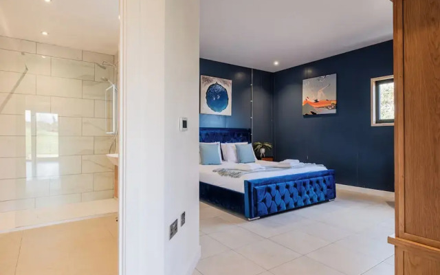 Brick Barn - Luxury Barn by River Avon