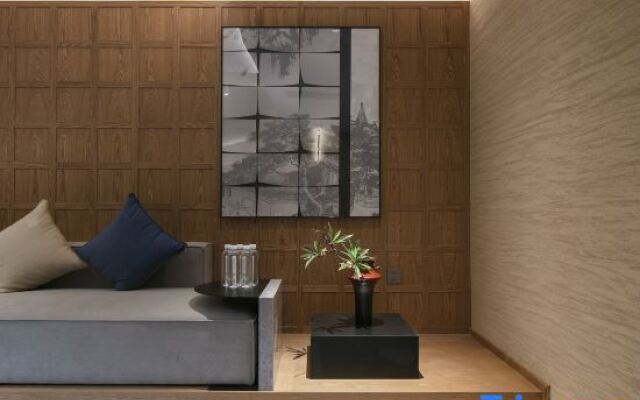 Qianna Hotel (Zhengzhou Erqi Square Dennis David City)