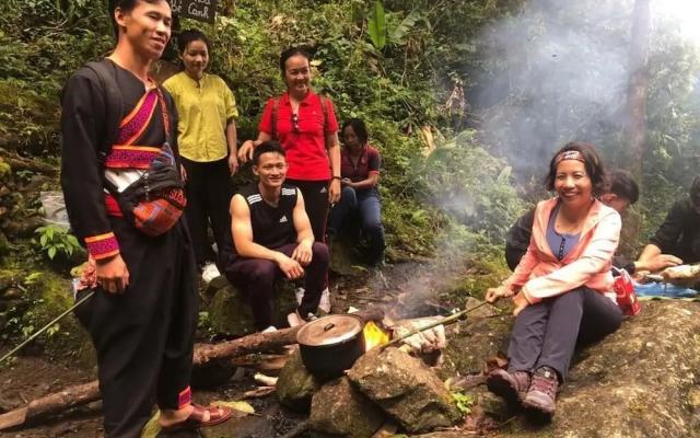 Frontier Hostel & Tours