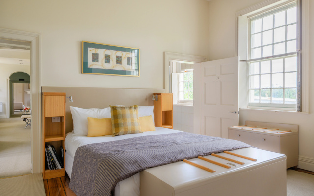 The Woodbridge Waterfront Rooms. – Guest Rooms – New Norfolk