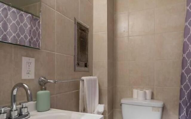 City Center!!! - Gorgeous Apartment With Deck