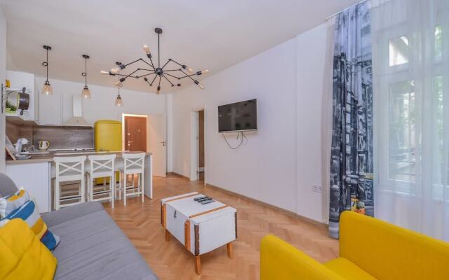 FM Deluxe 2-BDR Apartment - Cosmopolitan