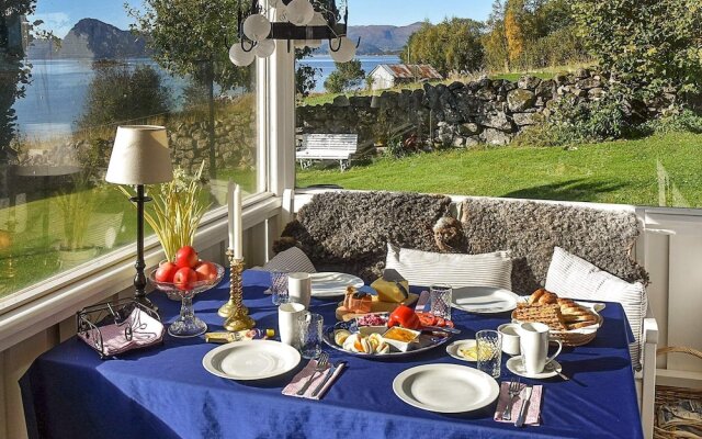 Family Oasis With Lake View-by Traum