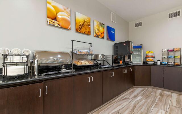 Spark by Hilton Selma