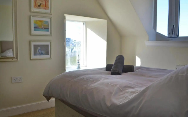 Dolphin Cottage
