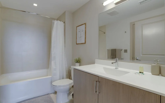 Fantastic 2BR Condo at Crystal City