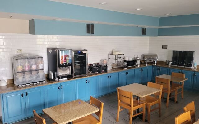 Country Inn & Suites By Carlson McDonough