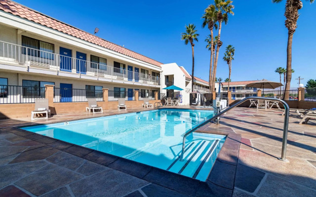 Rodeway Inn & Suites Thousand Palms - Rancho Mirage