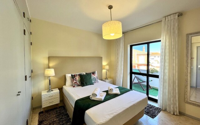 Faro Airport Flat 6 by Homing