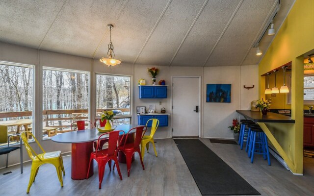 Retro Lake Landing 3 Bedroom House