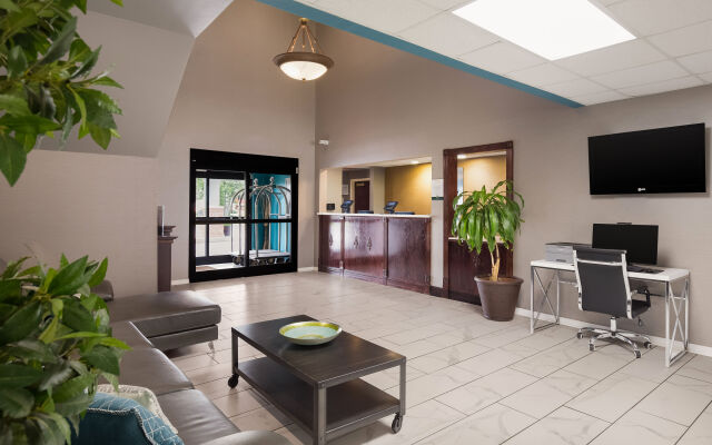 Clarion Inn & Suites Dothan South