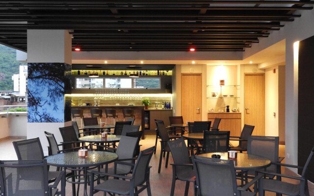 Park V Hotel & Suites