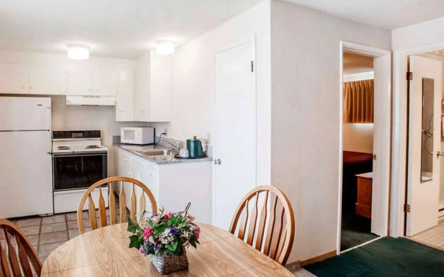 Quality Inn & Suites Bremerton near Naval Shipyard
