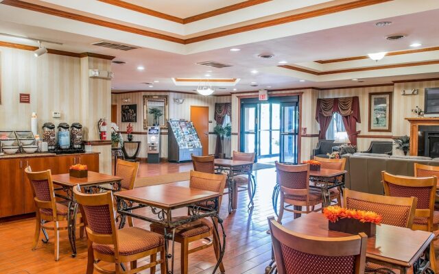 COMFORT INN &amp; SUITES ANN ARBOR