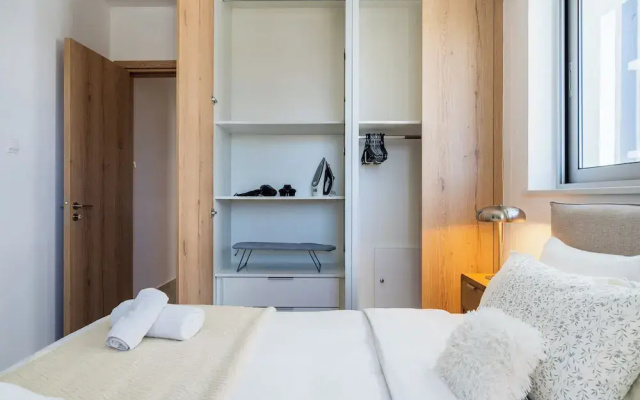 Aelia Chic 2-BR Apt & Balcony in Larnaca