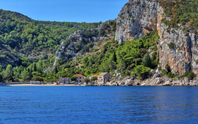 Apartment Cico Hvar/Pokrivenik 31926