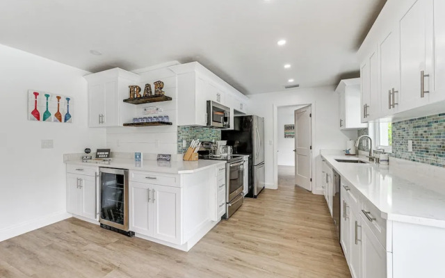 Naples Escape w/ Furnished Patio & Private Pool!