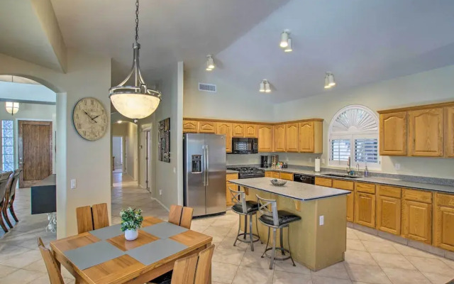 Chandler Retreat w/ Pool, Hot Tub & Grill!