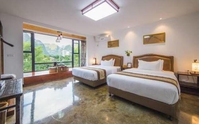 Riverside Hotel