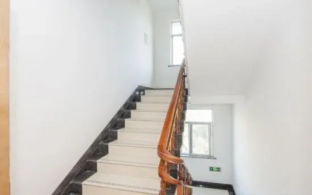 Sunshine Holiday Hotel