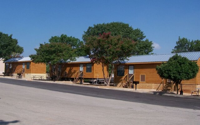 Hill Country Cottage and RV Resort